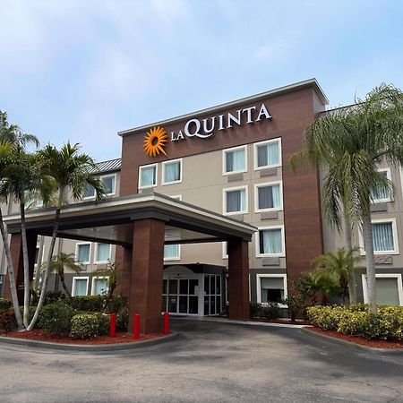 La Quinta By Wyndham Naples East Hotel Golden Gate Exterior photo