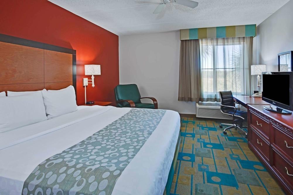 La Quinta By Wyndham Naples East Hotel Golden Gate Exterior photo