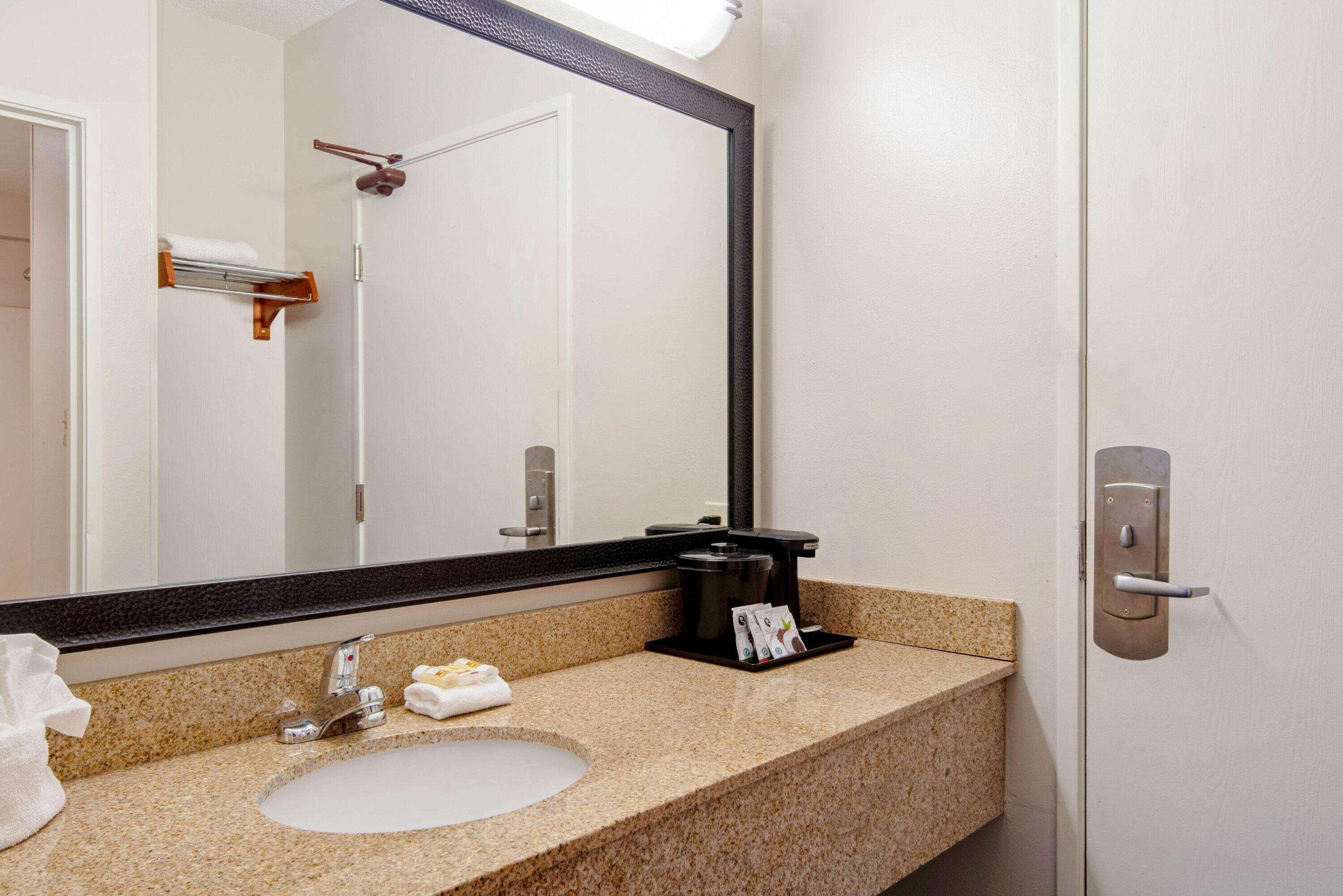 La Quinta By Wyndham Naples East Hotel Golden Gate Exterior photo