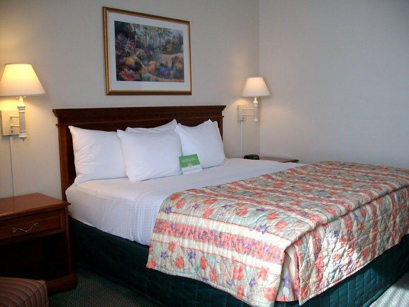 La Quinta By Wyndham Naples East Hotel Golden Gate Room photo