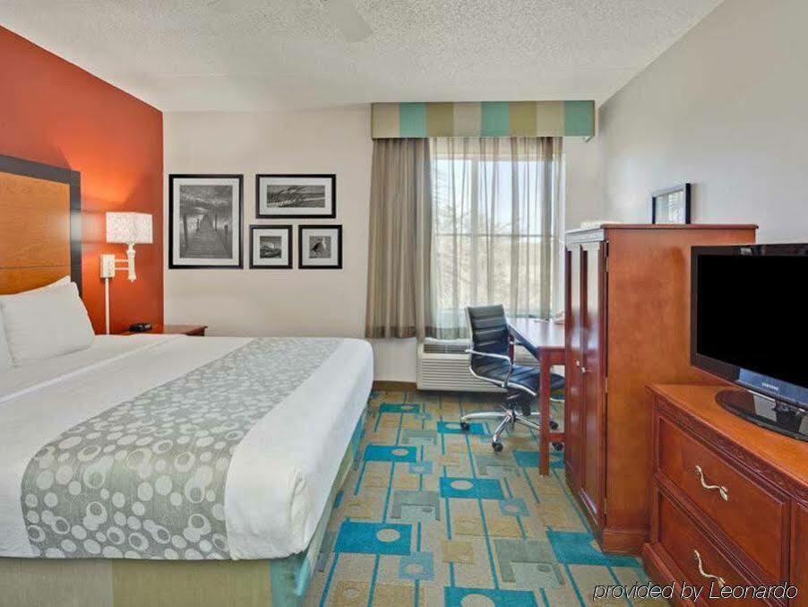 La Quinta By Wyndham Naples East Hotel Golden Gate Exterior photo